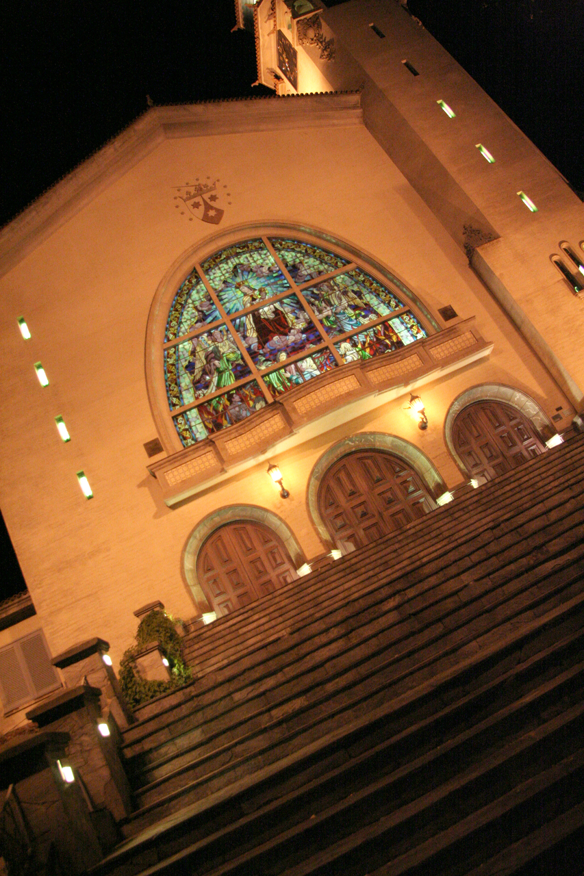 Rosácea da Igreja de Santo Antônio dos Funcionários iluminada
